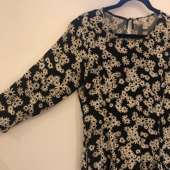 Flower Deep Pocket Dress - Picture 4 of 4